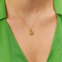 Engravable Seal Medaillon | 14k Gold -STILNEST Jewelry Sales 0028 Worn September5991 2a4c9403 b053 46ae b03f 007ce66dc5bd