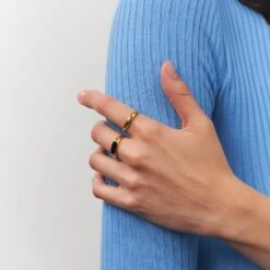 Black Enamel Bombé Bold Ring 11 Black Enamel Bombé Bold Ring -STILNEST Jewelry Sales ColorBoldRingBlack 03