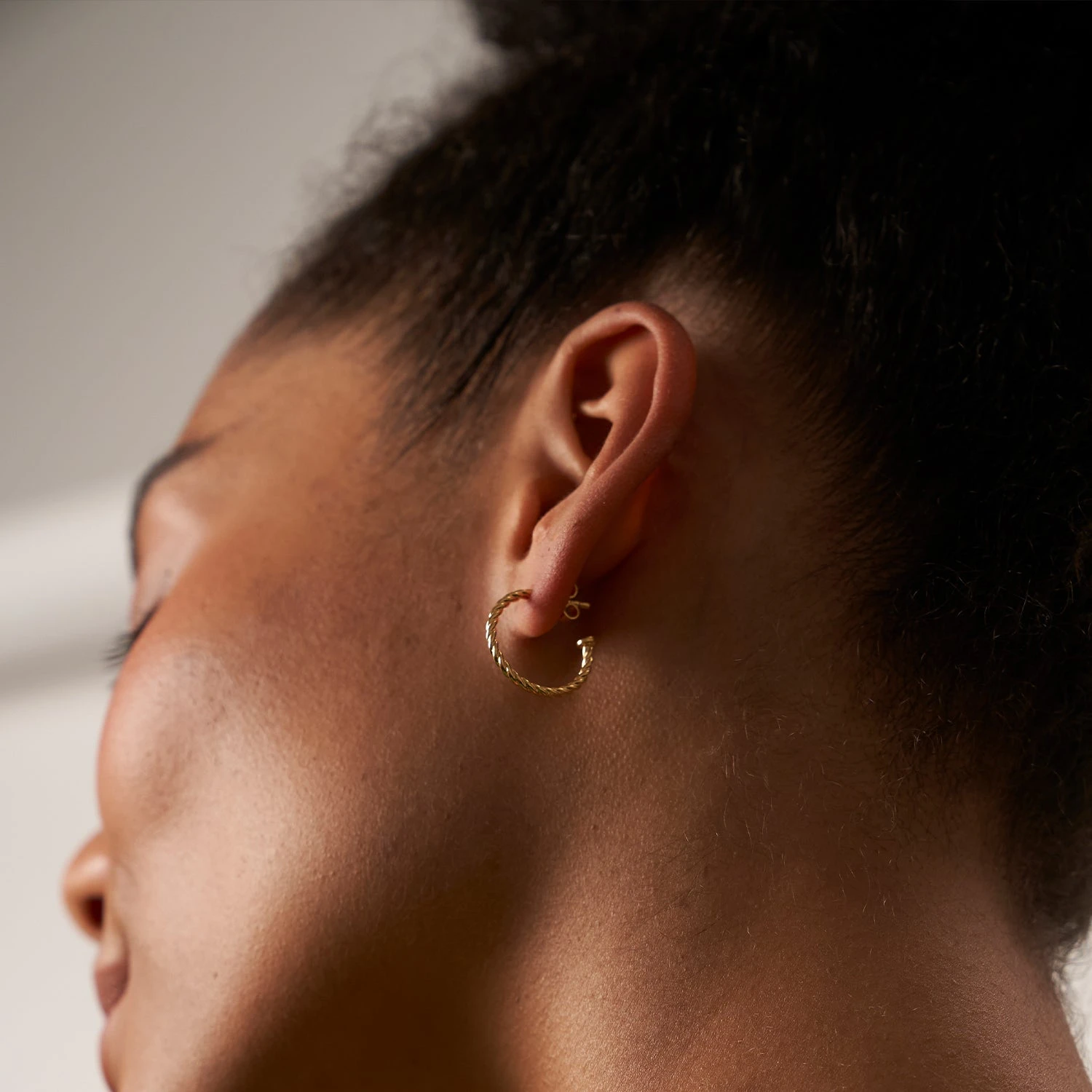 Dune Hoop Earrings | 14k Gold 4 Dune Hoop Earrings | 14k Gold - Image 4