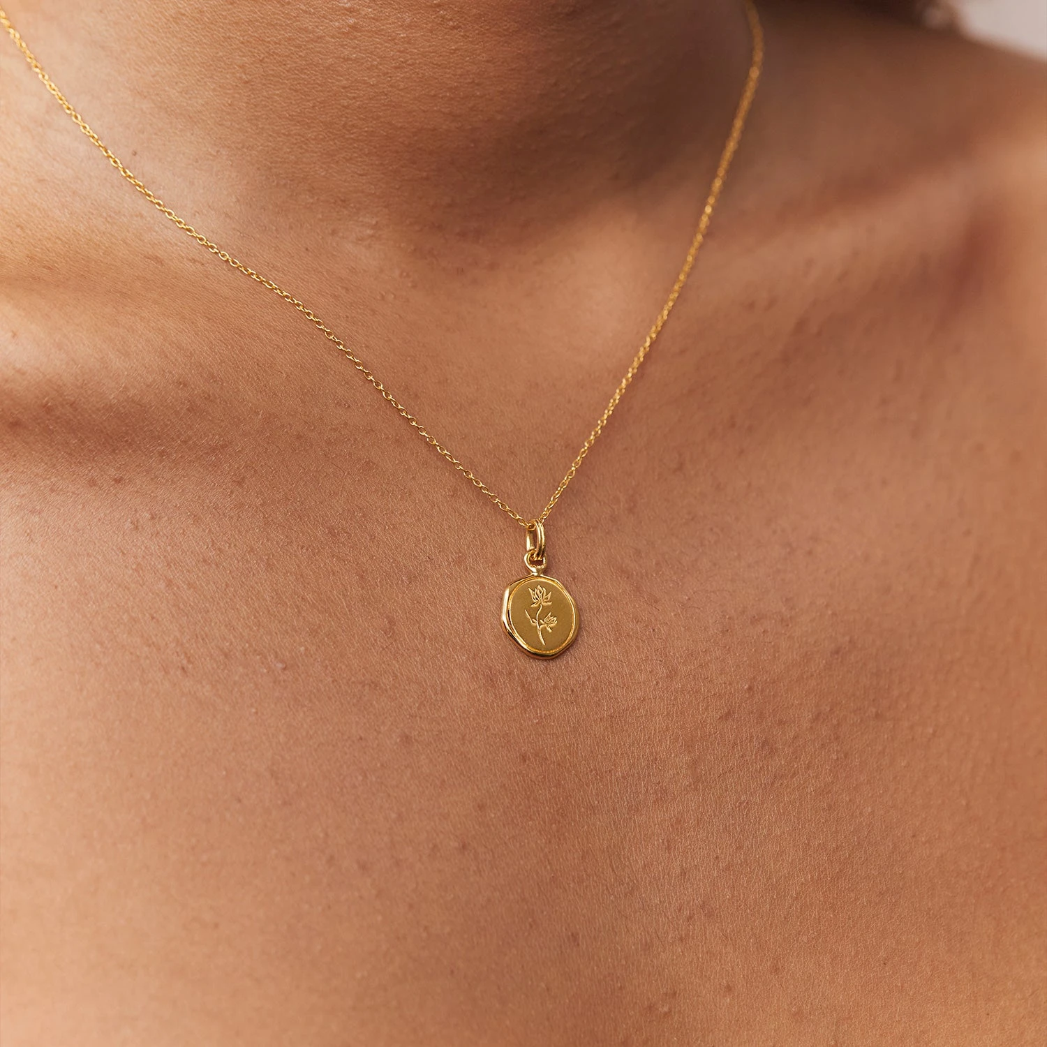Floral Seal Necklace | 14k Gold 2 Floral Seal Necklace | 14k Gold - Image 2