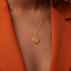 Floral Seal Locket Necklace | 14k Gold 13 Floral Seal Locket Necklace | 14k Gold -STILNEST Jewelry Sales Floral Seal Locket AnchorChain 0bcea8fc 32a6 409f ab91 653153878df1