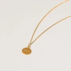 Engravable Fluid Medallion Necklace - Glossy 21 Engravable Fluid Medallion Necklace - Glossy -STILNEST Jewelry Sales Name Medallion Necklace Curb Chain 02 24CT