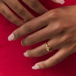 Soft Heart Signet Ring -STILNEST Jewelry Sales Soft Heart Signet Ring 01